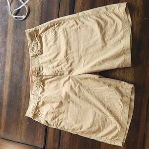 Columbia MENS KHAKI SHORTS SIZE 34W / 10L